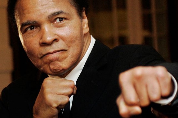 Легендарный боксер Мохаммед Али попал в больницу